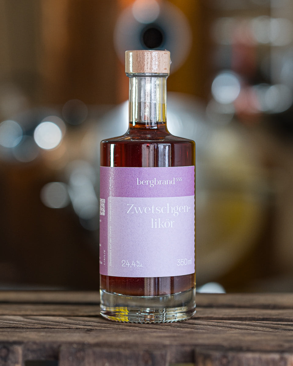 Bio Zwetschgenlikör – bergbrand 555 Bio Zwetschgenlikör – bergbrand 555